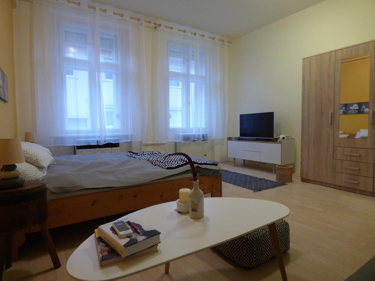 Yellow Apartment Debreţin Exterior foto