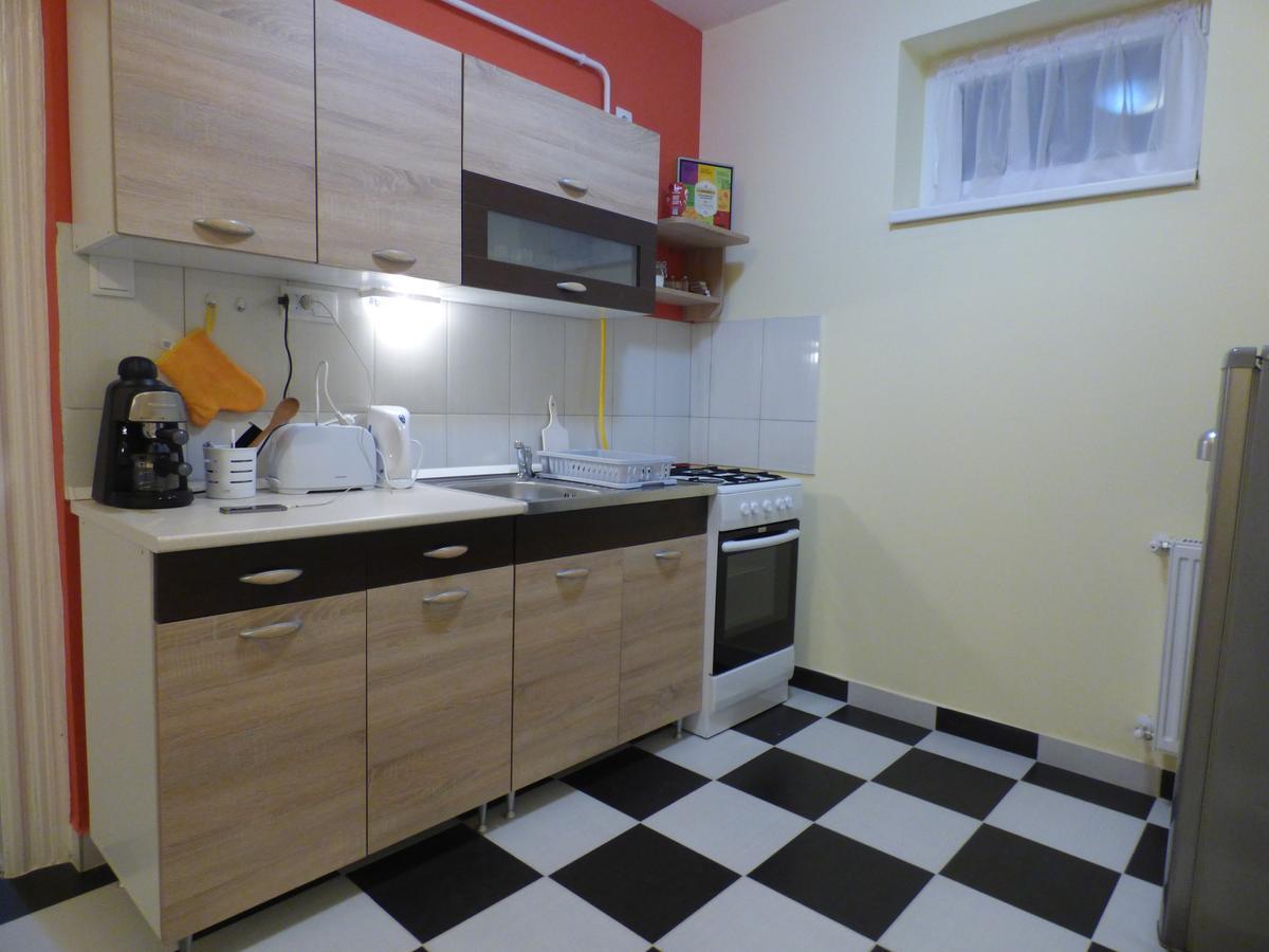 Yellow Apartment Debreţin Exterior foto